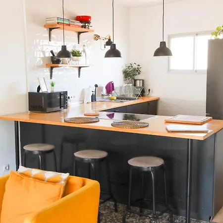 Charming Flat In Puerto Marina,